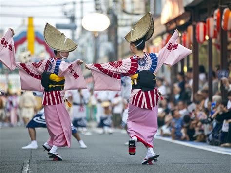 お世話になり、ありがとうございました。今日は、日本の文化とその多様性について少しお話ししたいと思います。